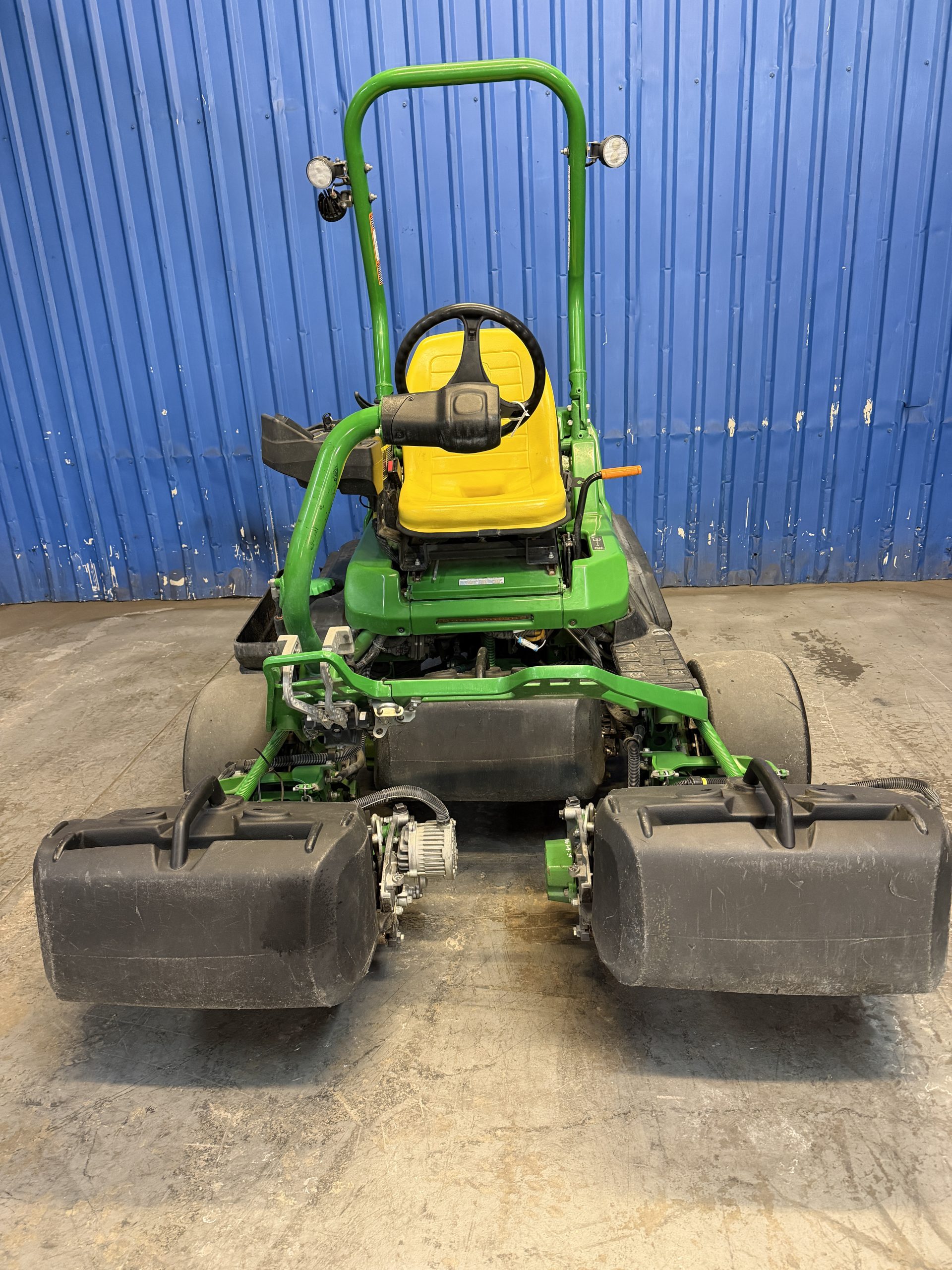John Deere 2750 E-cut Hybrid Triplex Greens Mowers - Image 5