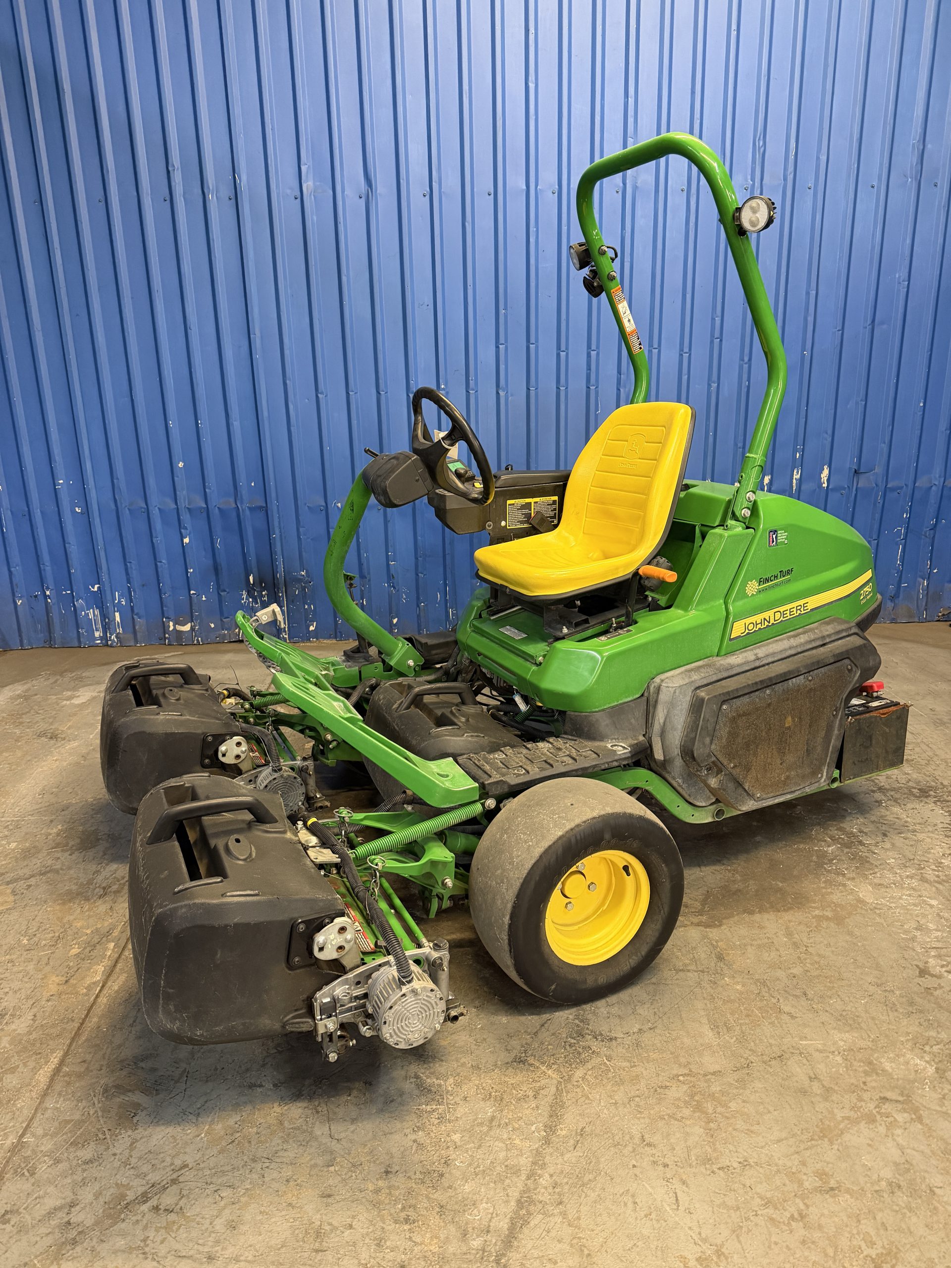 John Deere 2750 E-cut Hybrid Triplex Greens Mowers