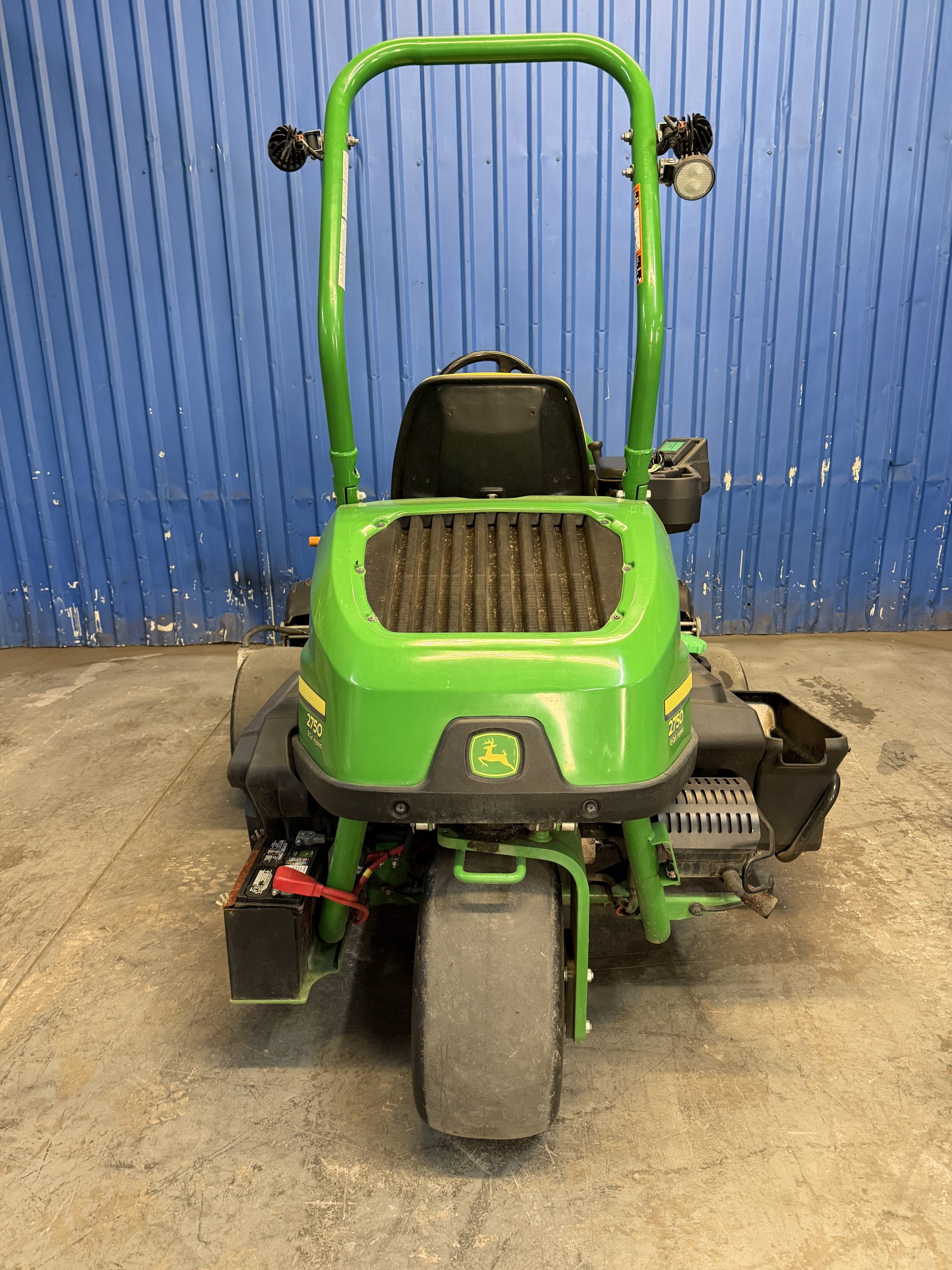 John Deere 2750 E-cut Hybrid Triplex Greens Mowers - Image 3