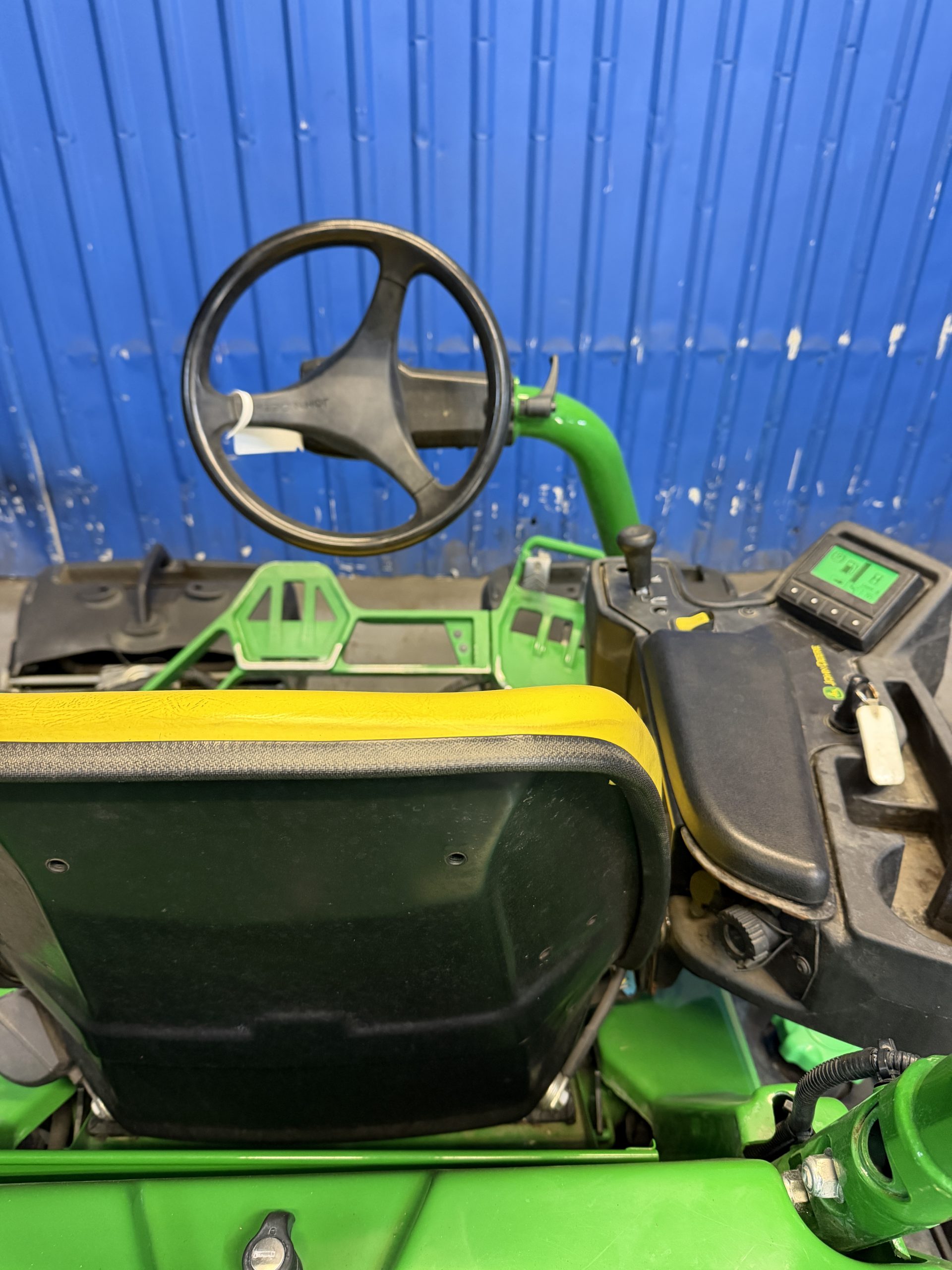John Deere 2750 E-cut Hybrid Triplex Greens Mowers - Image 4