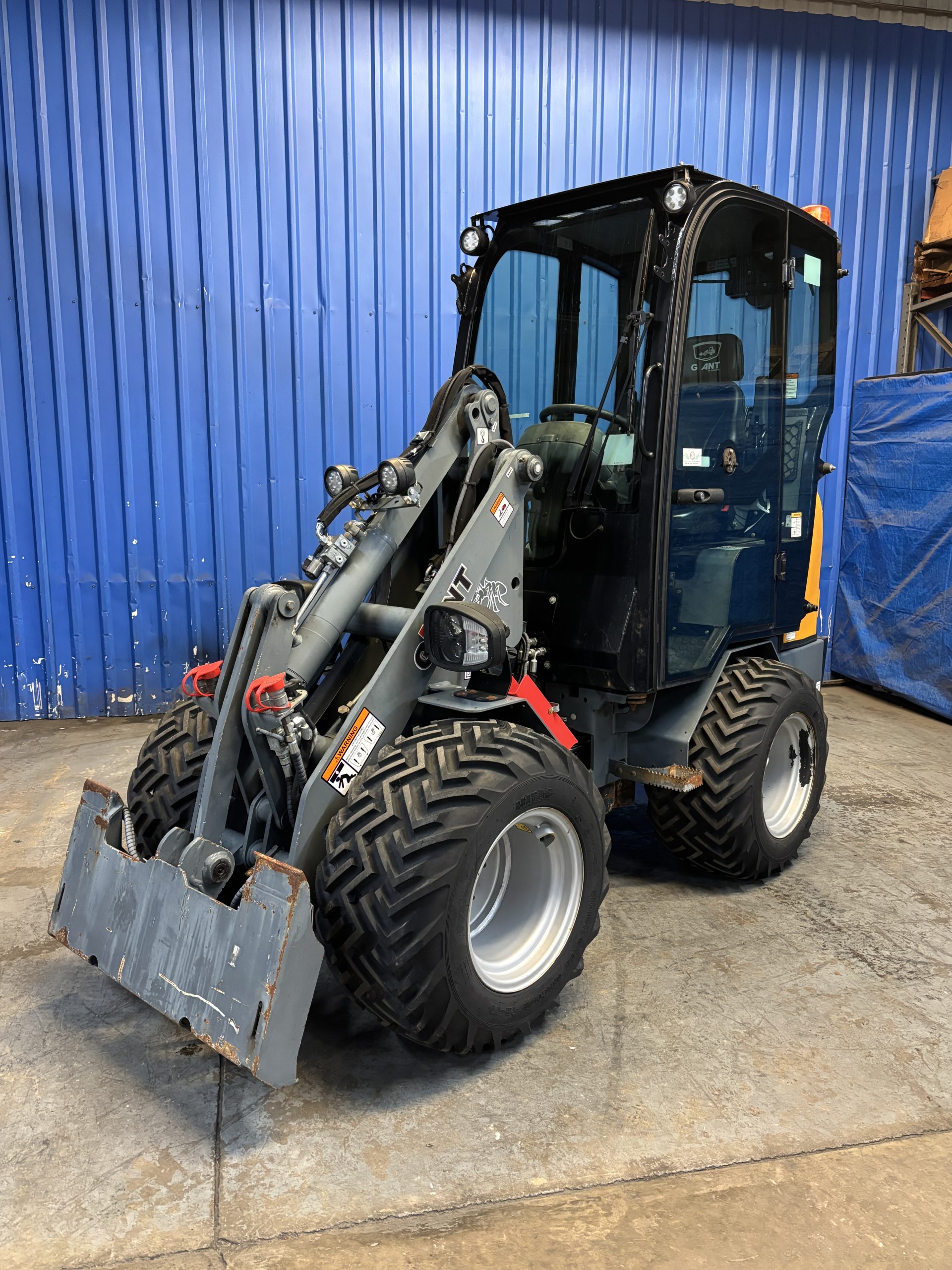 GiANT D263SW Wheel Loader w/ Cab