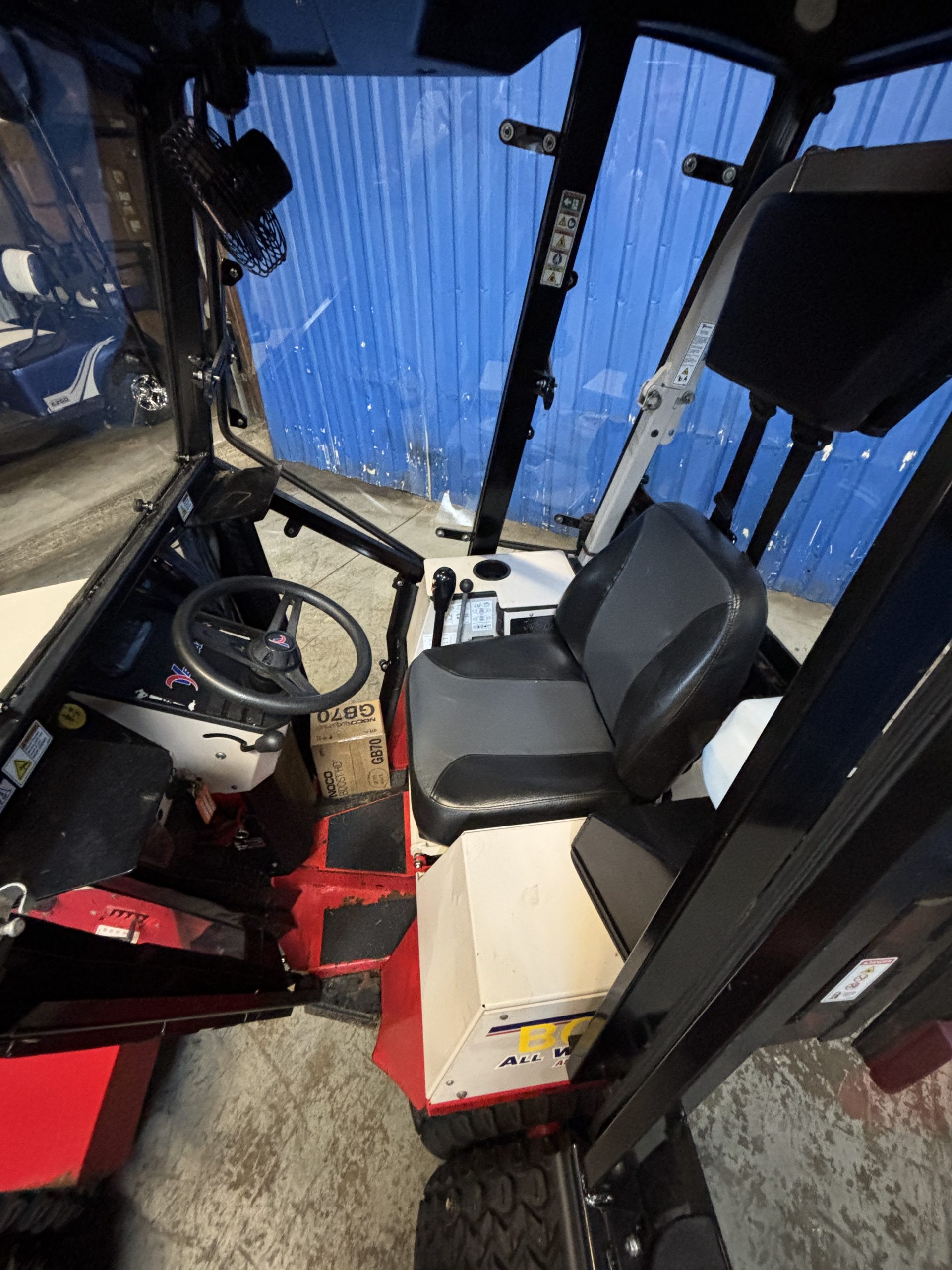Ventrac 4500Z tractor with cab - Image 9