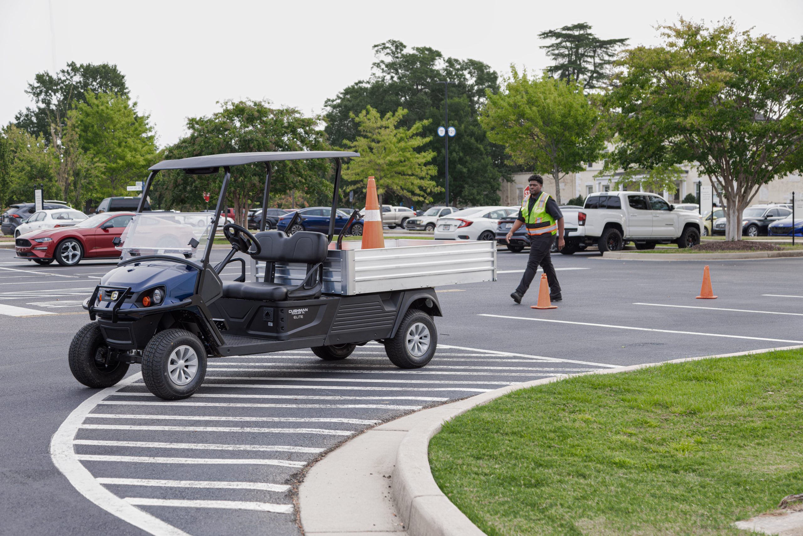 Cushman Hauler XL EliTE Street-Legal LSV - Image 2