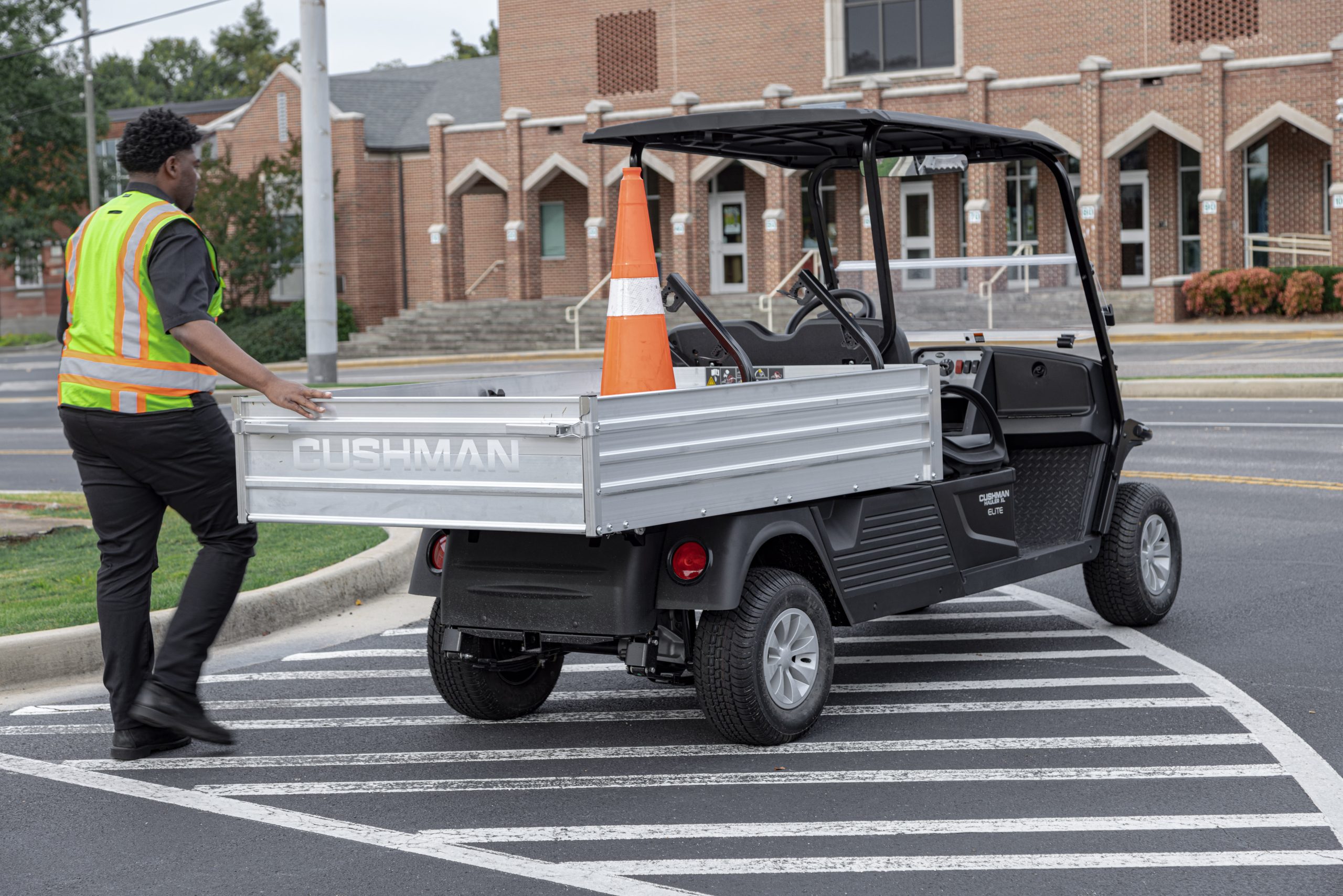 Cushman Hauler XL EliTE Street-Legal LSV - Image 4