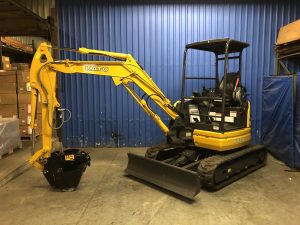 2023 Kato 30V5 Mini Excavator – 7,084 lb | Hydraulic Thumb | 3 Quick Coupler Buckets