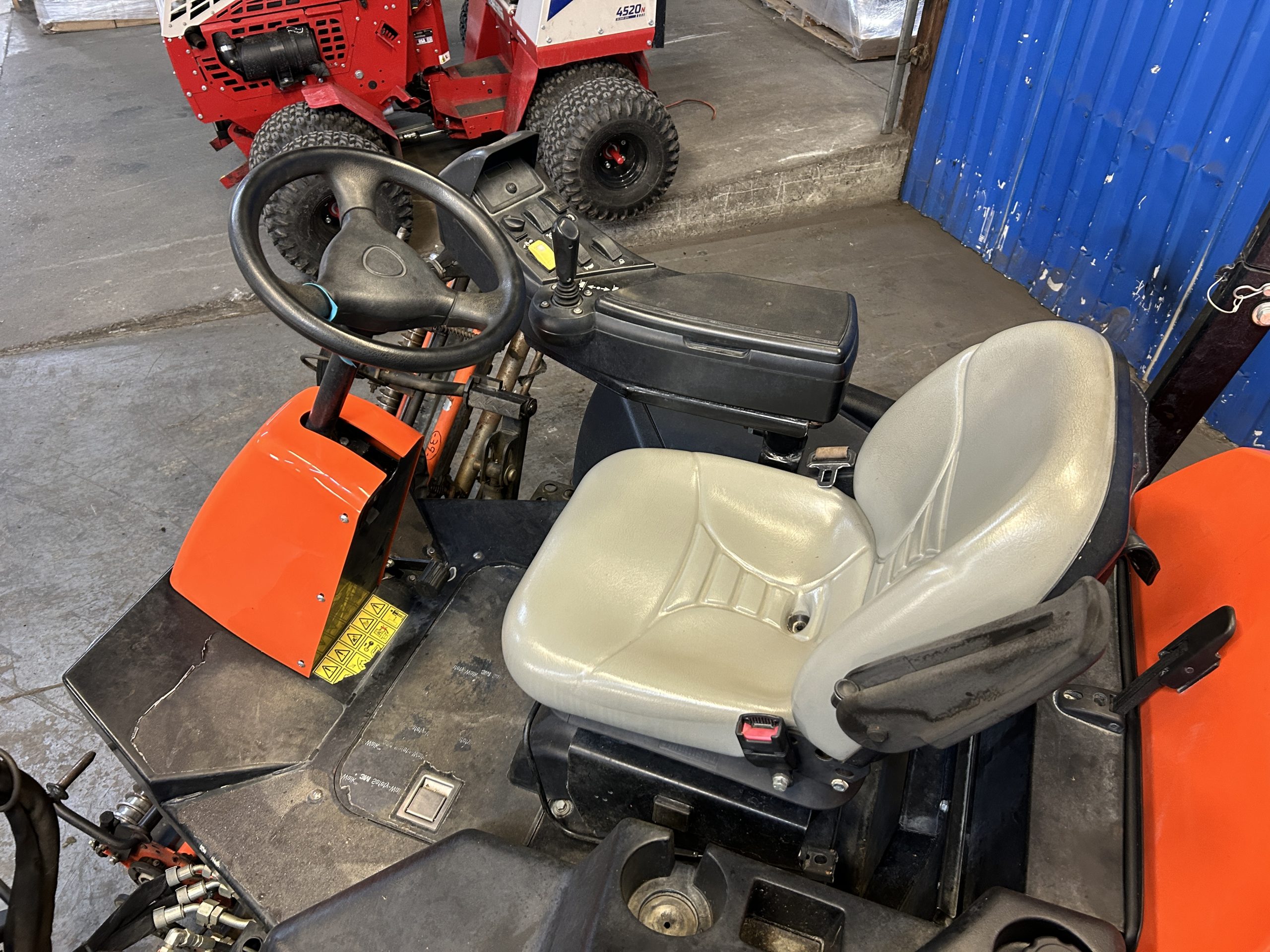 Jacobsen LF550 4wd fairway mower - Image 9